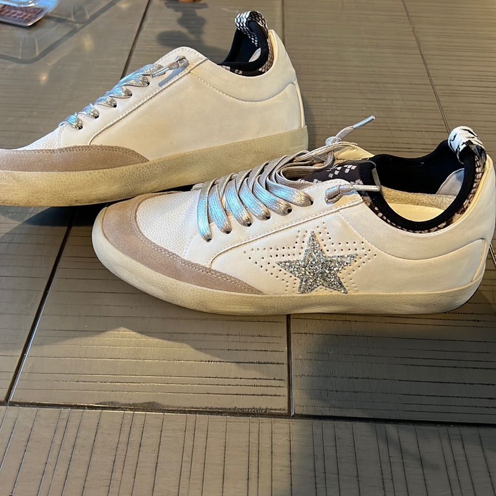Women’s size 7.5 Gianni bini shoes